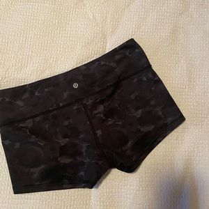 Lululemon shorts size 10